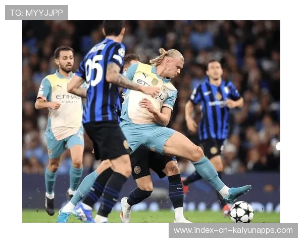 德布劳内弧顶搓射兜出完美弧线